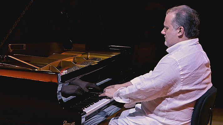 El pianista valenciano Josu de Solaun vuelve al escenario del Palau de la Música