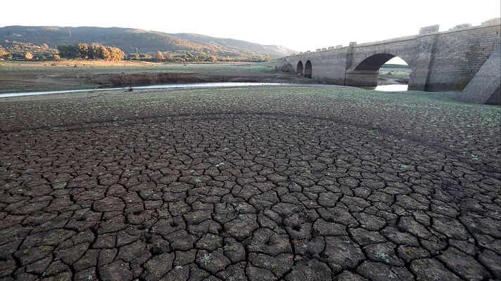 Telediario 1 - Andalucía prevé imponer restricciones al agua en las grandes ciudades en verano si no llueve antes