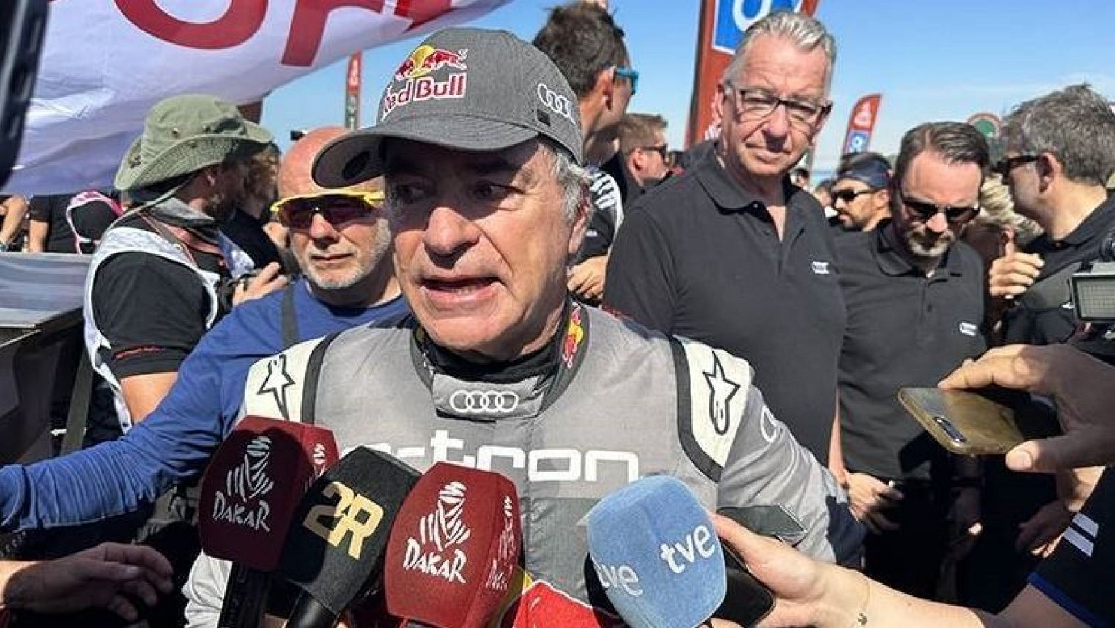Sainz: "Ganar el Dakar con este coche tan especial es algo único" | Ver