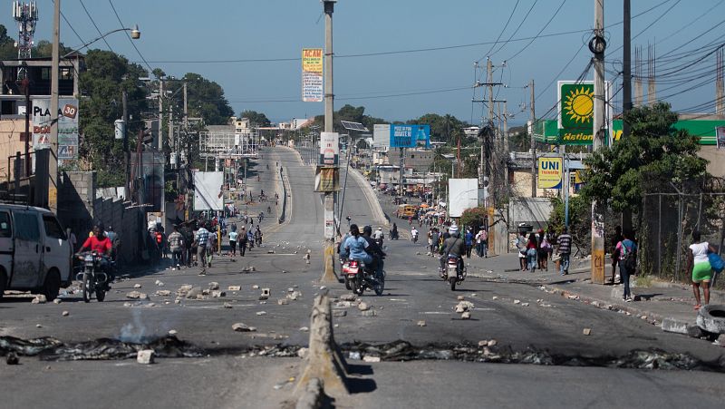 Los haitianos denuncian el abandono institucional al que están sometidos
