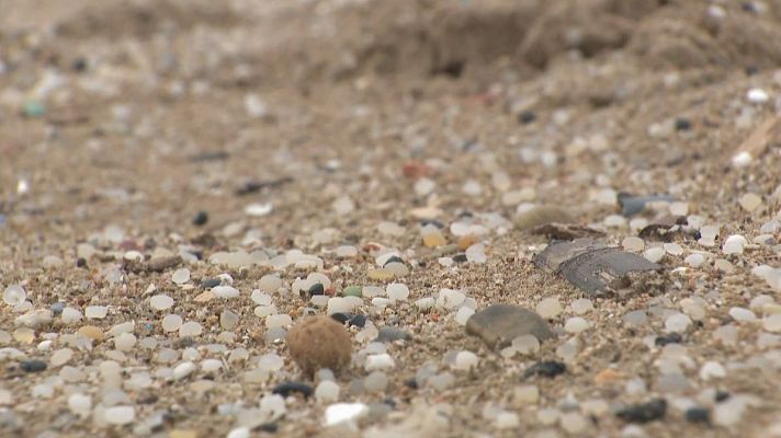 L'Informatiu - Preocupa la presència de microplàstics a la costa catalana