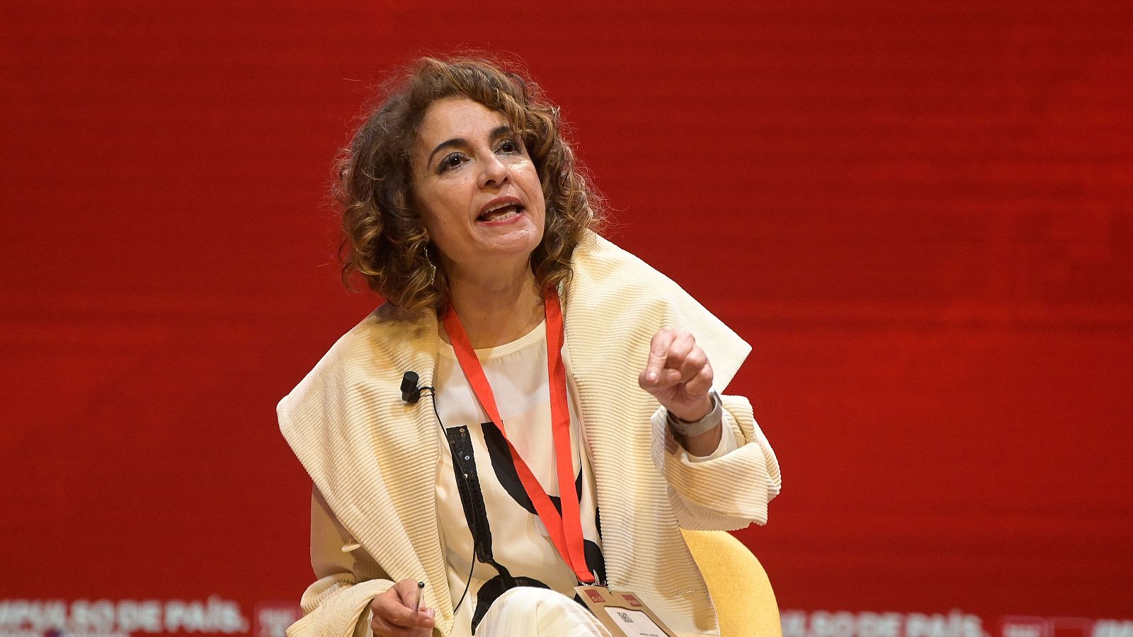 Montero habla del pelo de Tellado y él se pregunta qué pasaría si mencionara el aspecto de una diputada | Ver