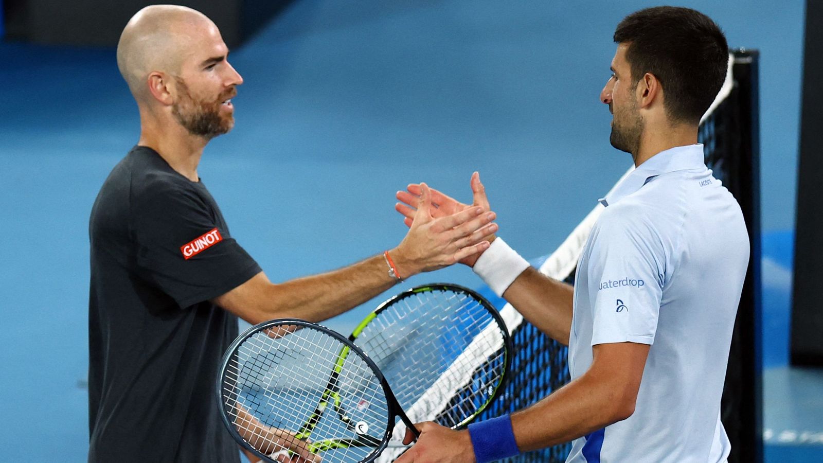 Djokovic deja a cero en los primeros dos sets a Mannarino y pasa a cuartos del Open de Australia