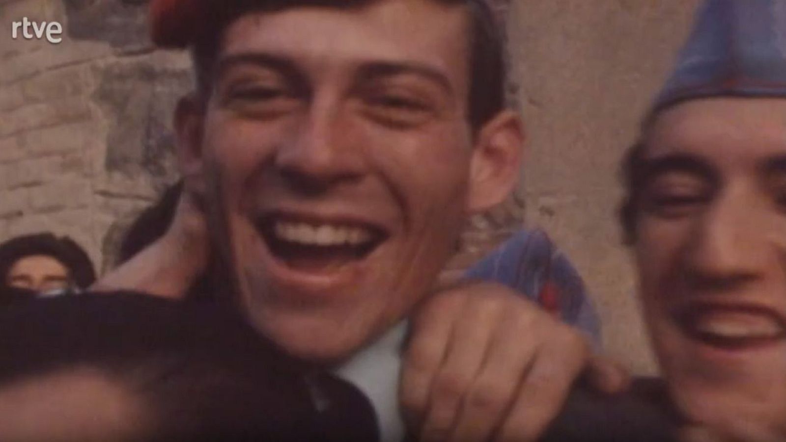 Vivir cada día - Viva la quinta del 79 - Vivir cada día | Ver