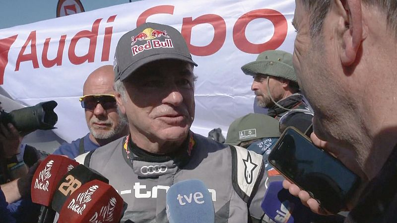 Carlos Sainz dedica el Dakar 2024 a Audi: "En este coche mucha gente ha puesto mucho esfuerzo"