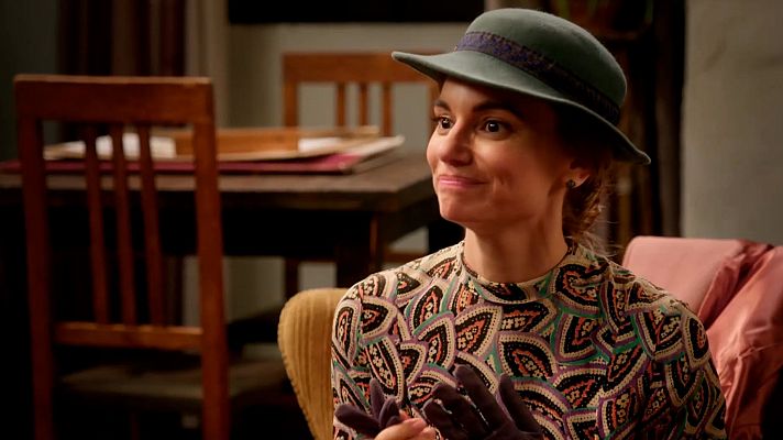 Salón de té La Moderna - La tía Concha llega a casa de los Garcés