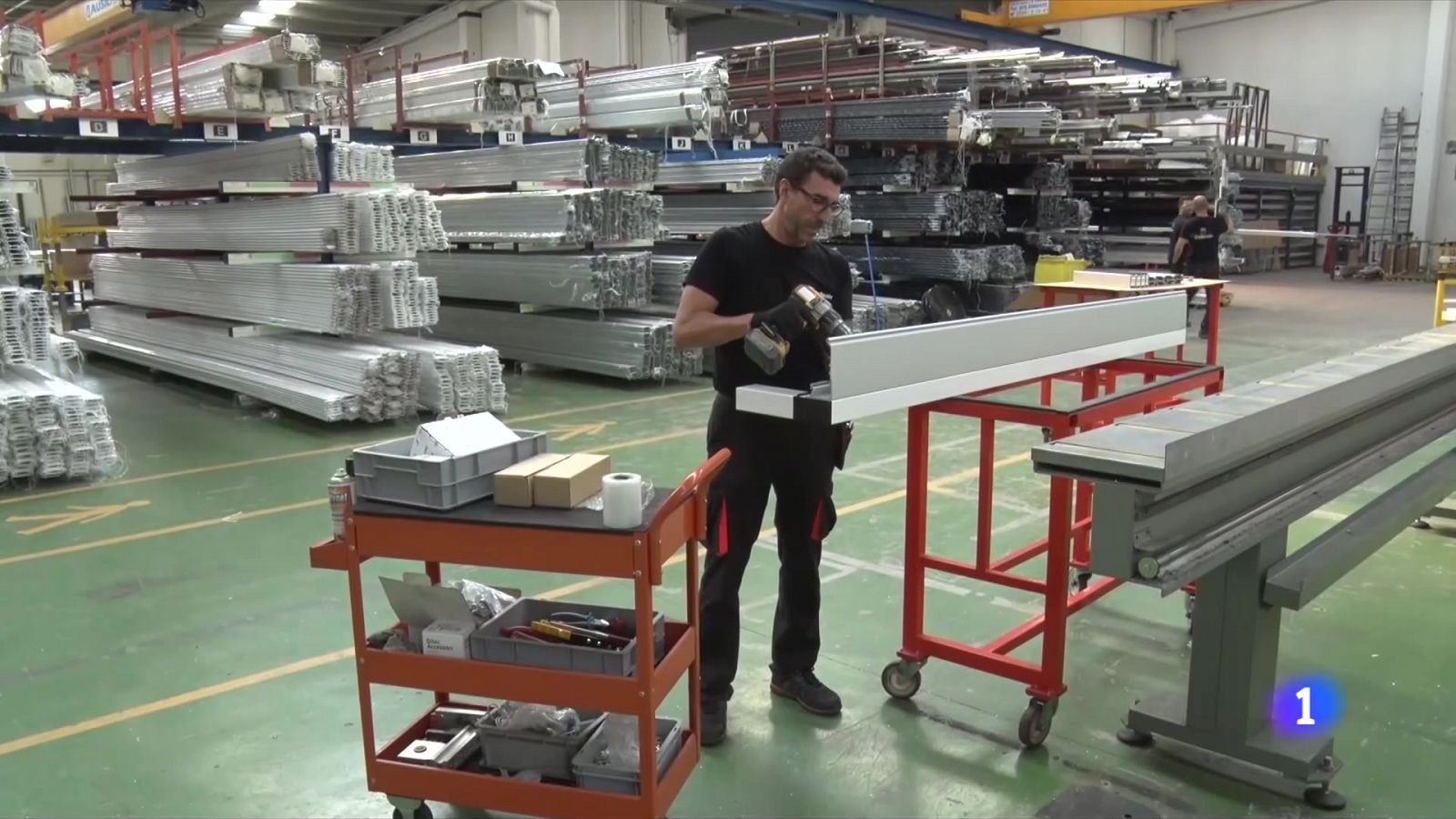 El salari mitjà no supera la inflació - L'Informatiu | Ver