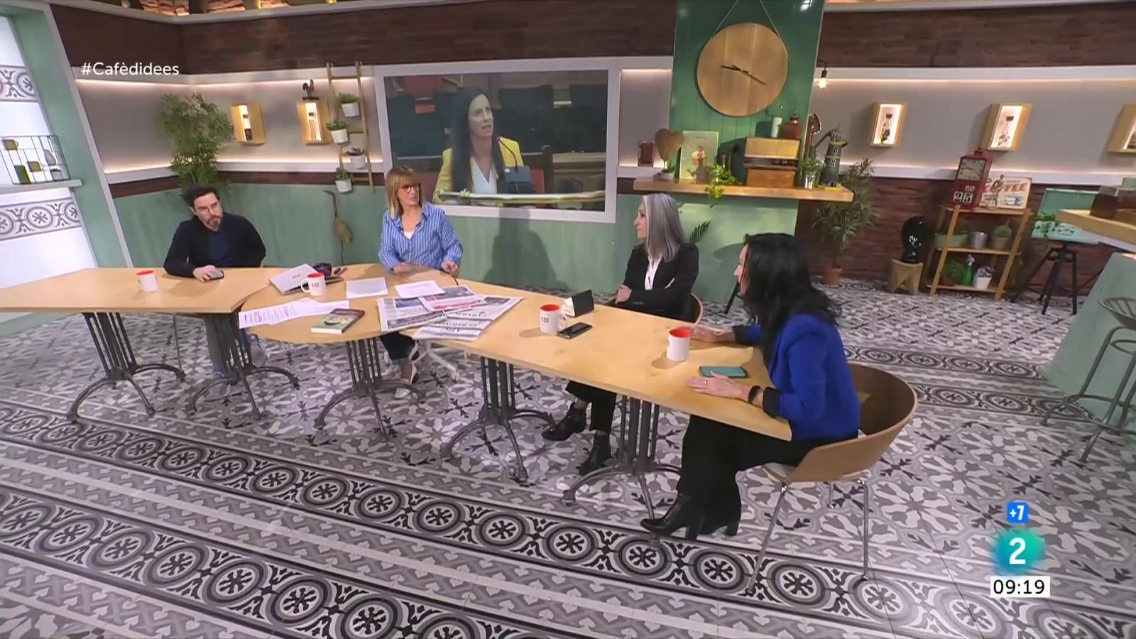 Gemma Nierga entrevista la síndica de greuges. El doctor presenta '¿Dónde están las llaves?'. I parlem de la guerra a Ucraïna amb Kristian Herbolzheimer