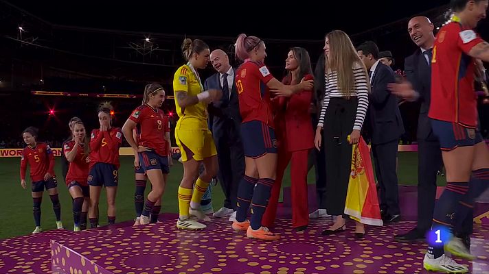 L'Informatiu - Rubiales, més a prop d'anar a judici pel petó a Hermoso