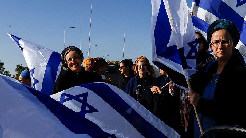 Los colonos israelís protestan para impedir que la ayuda llegue a Gaza