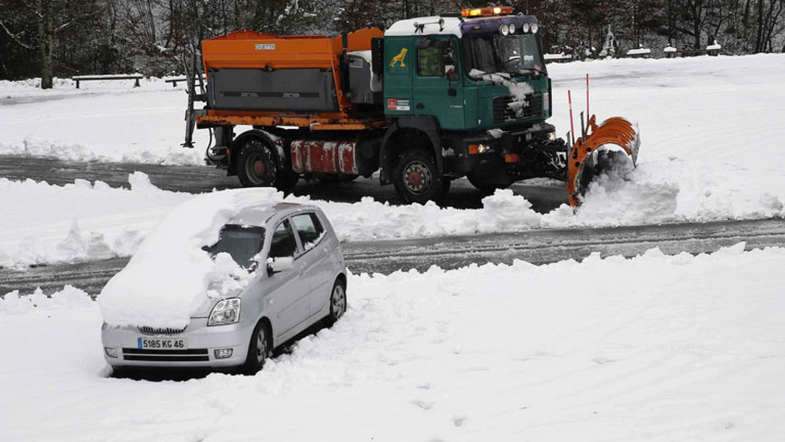Media España en alerta por el temporal de frío, nieve y viento | Ver