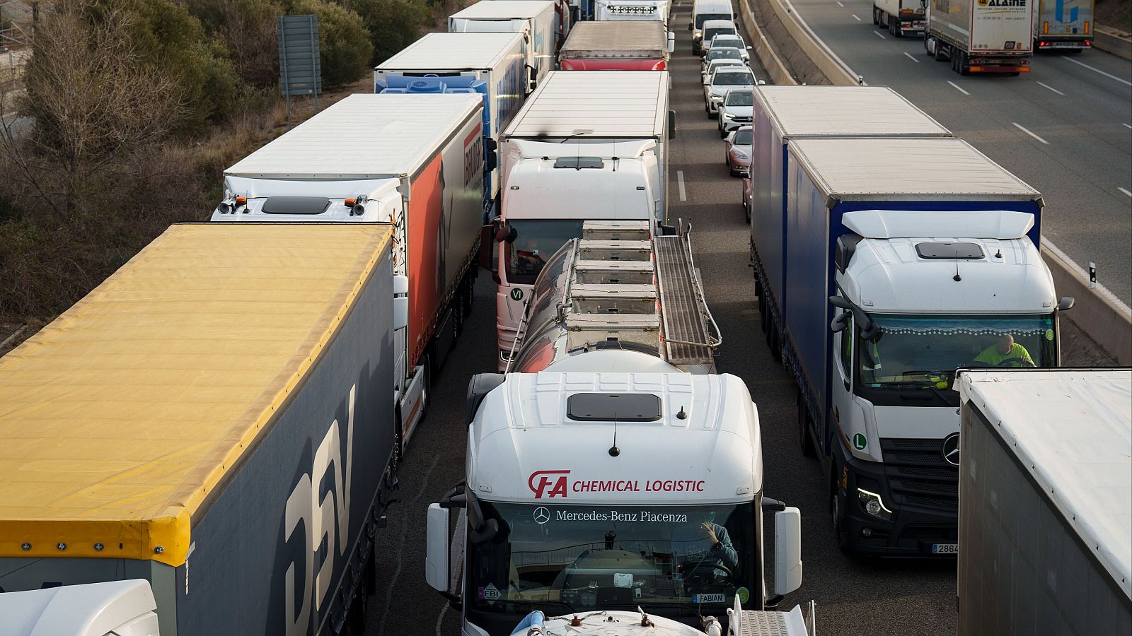 Los agricultores franceses mantienen las protestas - Fin de semana 24h | Ver