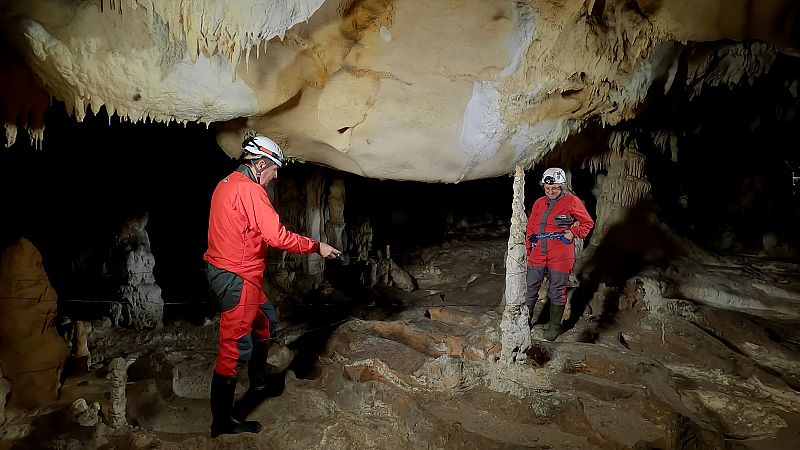 Arqueomana - Los moradores de las cuevas - ver ahora