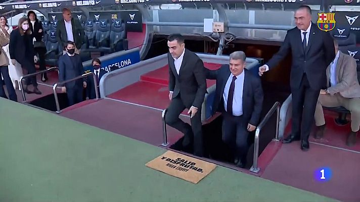 L'Informatiu - La trajectòria erràtica de Xavi a la banqueta del Barça