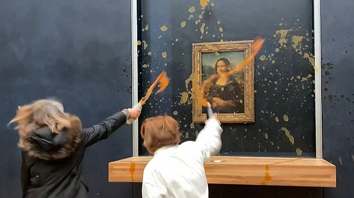 Telediario Fin de Semana - Dos activistas alimentarias lanzan sopa sobre 'La Gioconda' en París