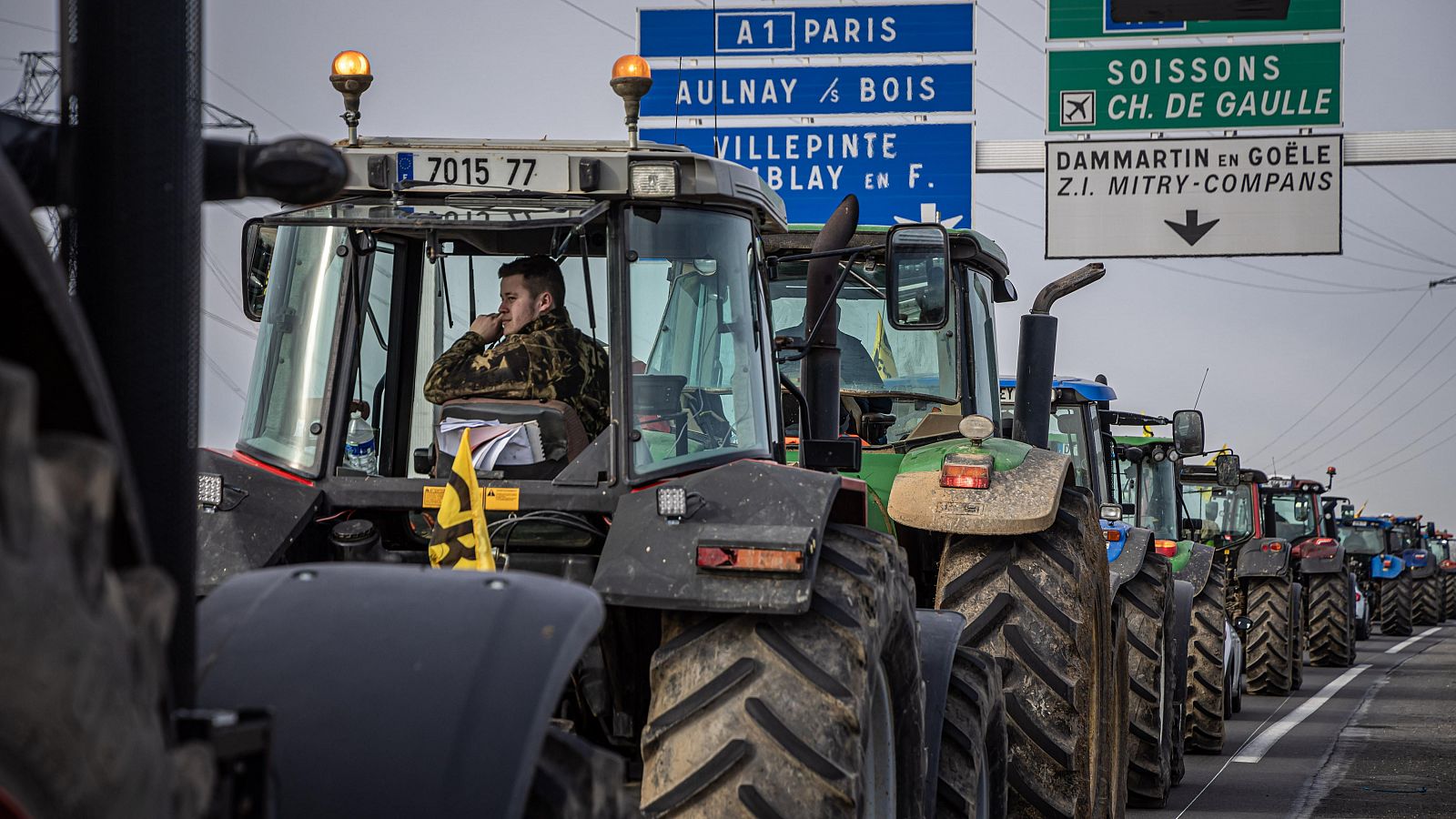 Los agricultores franceses amenazan con un bloqueo indefinido de Paris a partir de este lunes
