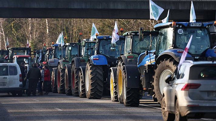 Telediario 1 - Los transportistas españoles piden ayuda tras el bloqueo de los agricultores franceses