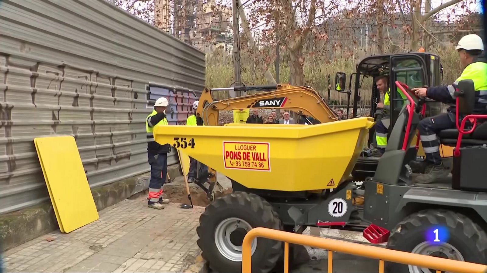 Engeguen les obres per soterrar l'R2 a Montcada i Reixac - L'Informatiu | Ver