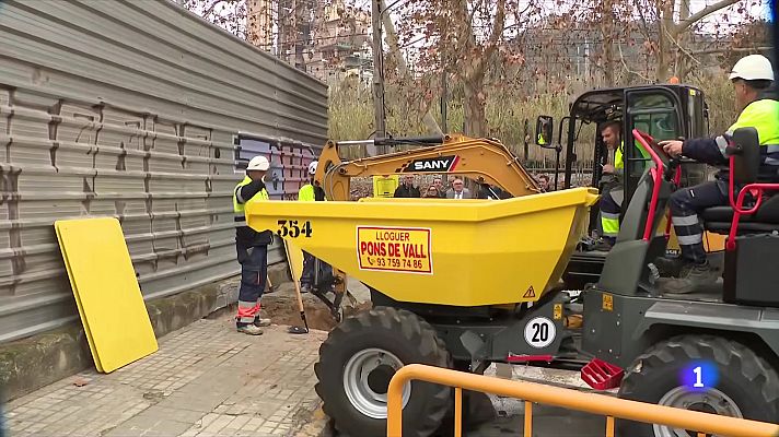 L'Informatiu - Engeguen les obres per soterrar l'R2 a Montcada i Reixac