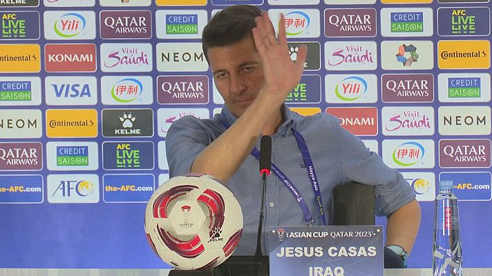 Fútbol - Alta tensión en la rueda de prensa de Casas tras caer Irak