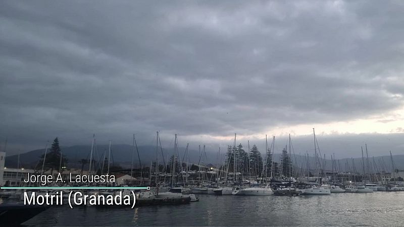 Intervalos de levante fuerte en el Estrecho. Temperaturas elevadas para la época - ver ahora