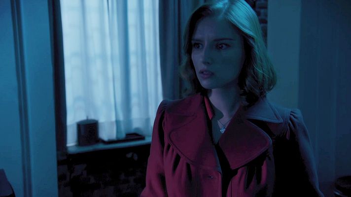 Salón de té La Moderna - Matilde se encuentra a Íñigo con otra mujer