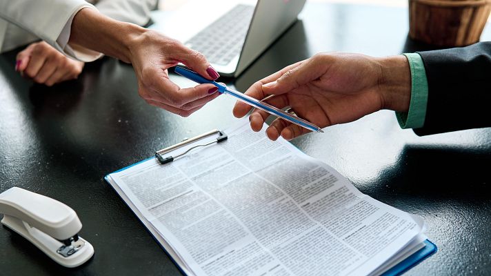 Telediario 1 - El euríbor baja pero sigue en niveles altos