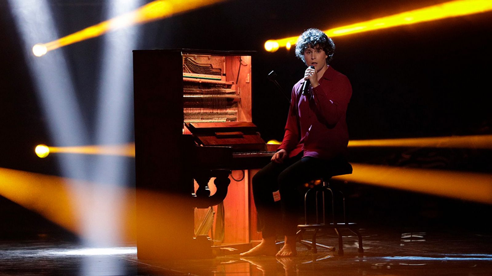 Benidorm Fest - Roger Padrós canta “El temps” en la segunda semifinal