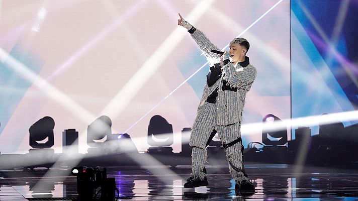 Almácor canta “Brillos platino” en la segunda semifinal