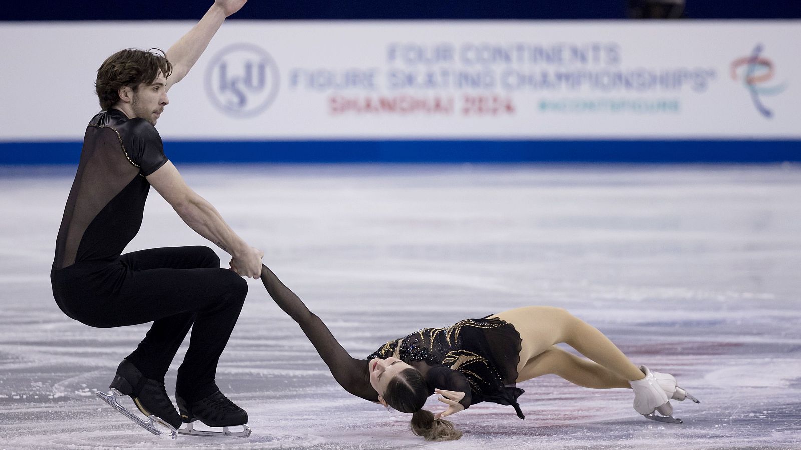 Patinaje Artístico - Torneo Cuatro Continentes. Programa corto parejas  - ver ahora