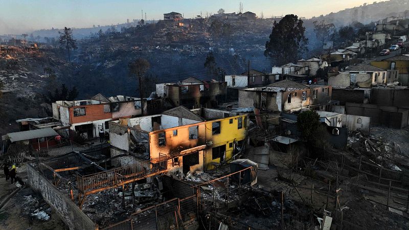 Chile decreta el estado de excepción por una ola de incendios en Valparaíso