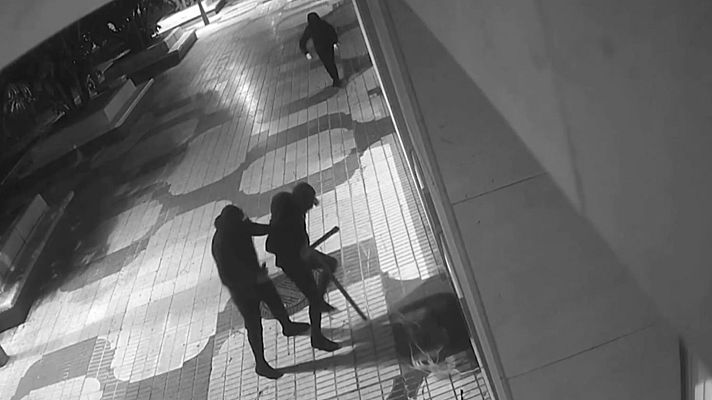 Telediario Fin de Semana - La Policía desarticula una banda especializada en el robo de cajeros