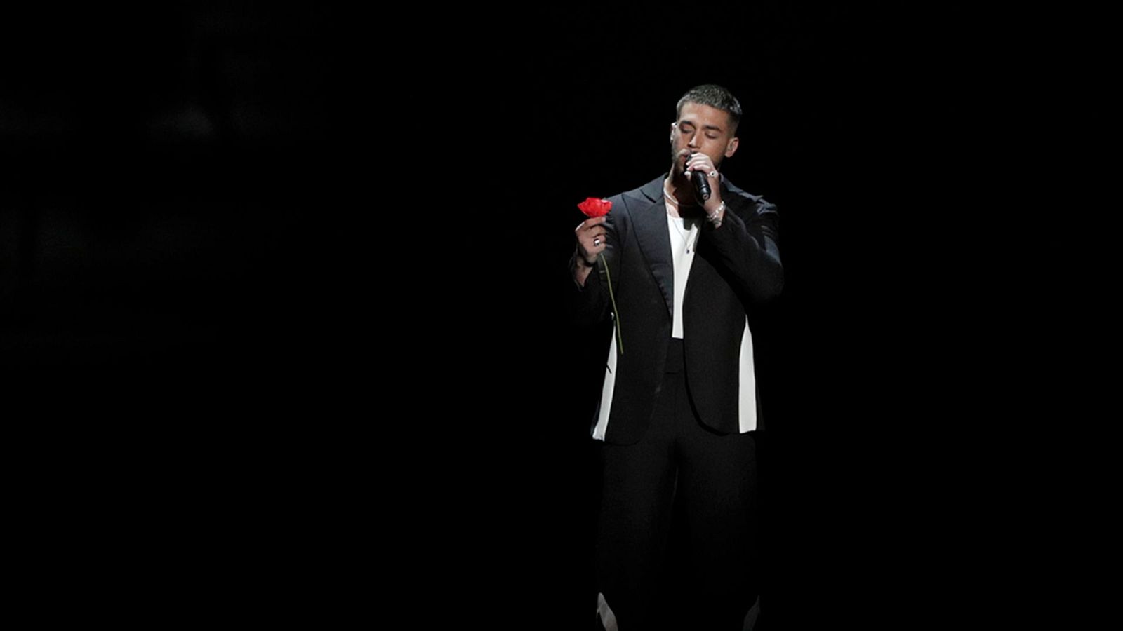 Benidorm Fest - st. Pedro canta "Dos extraños (Cuarteto de cuerda)" en la final