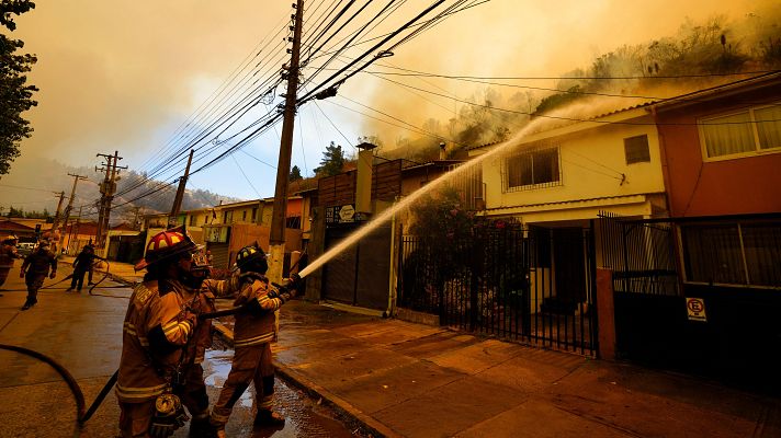 Telediario Fin de Semana - Una ola de incendios asola el centro de Chile
