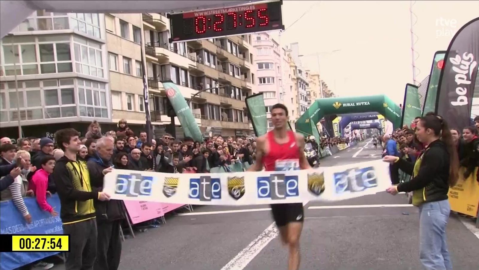 Adel Mechaal bate el récord de la Gimnástica de Ulía (10k) - Atletismo | Ver