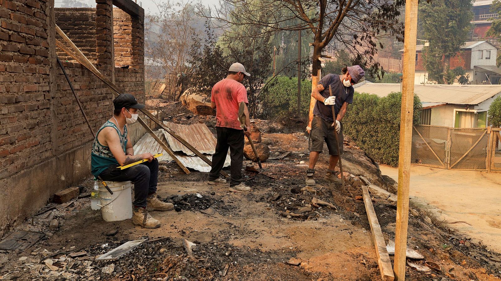 Chile: Los incendios arrasan las montañas que rodean Viña del Mar | Ver