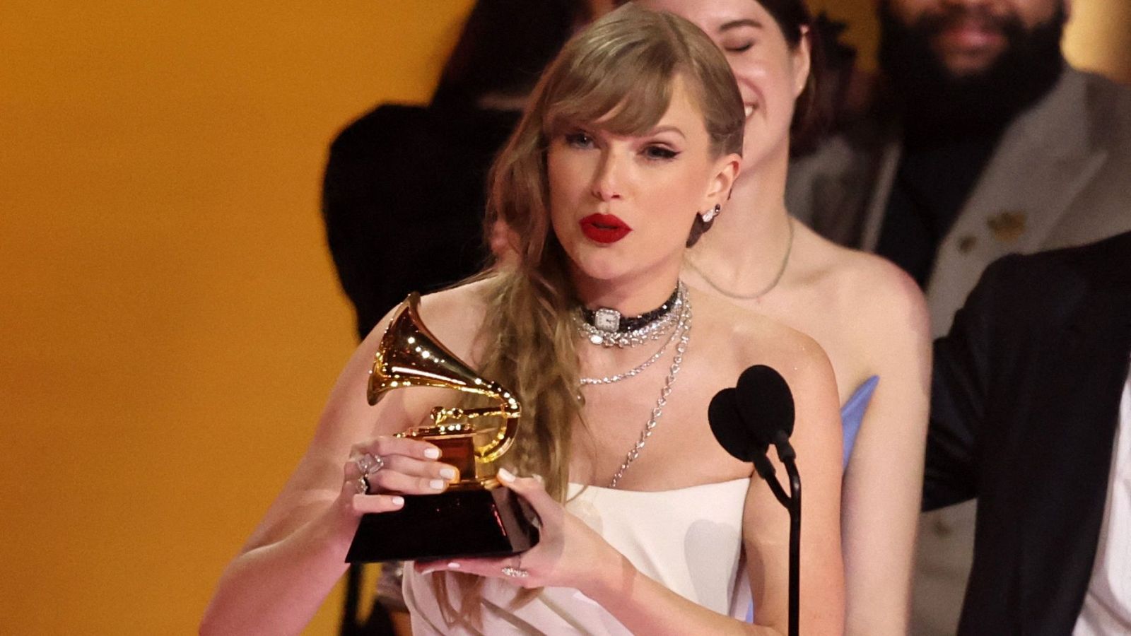 Taylor Swift hace historia en los Grammy