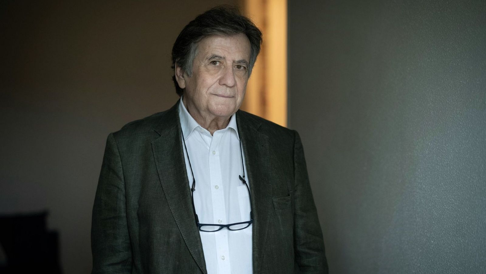 La futura novela de Landero "está en barbecho" | Ver