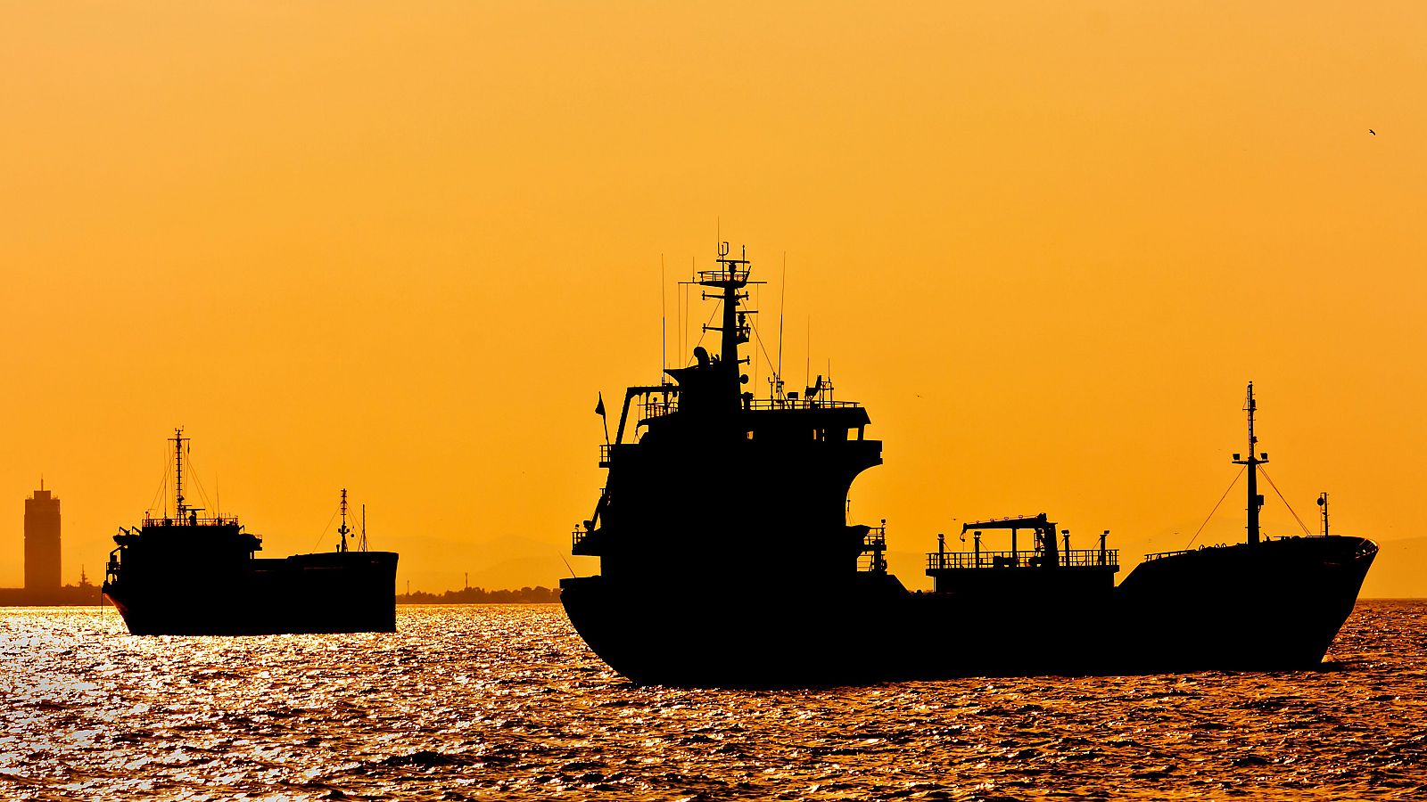 El Gobierno acuerda con la Generalitat catalana enviar barcos con agua contra la sequía