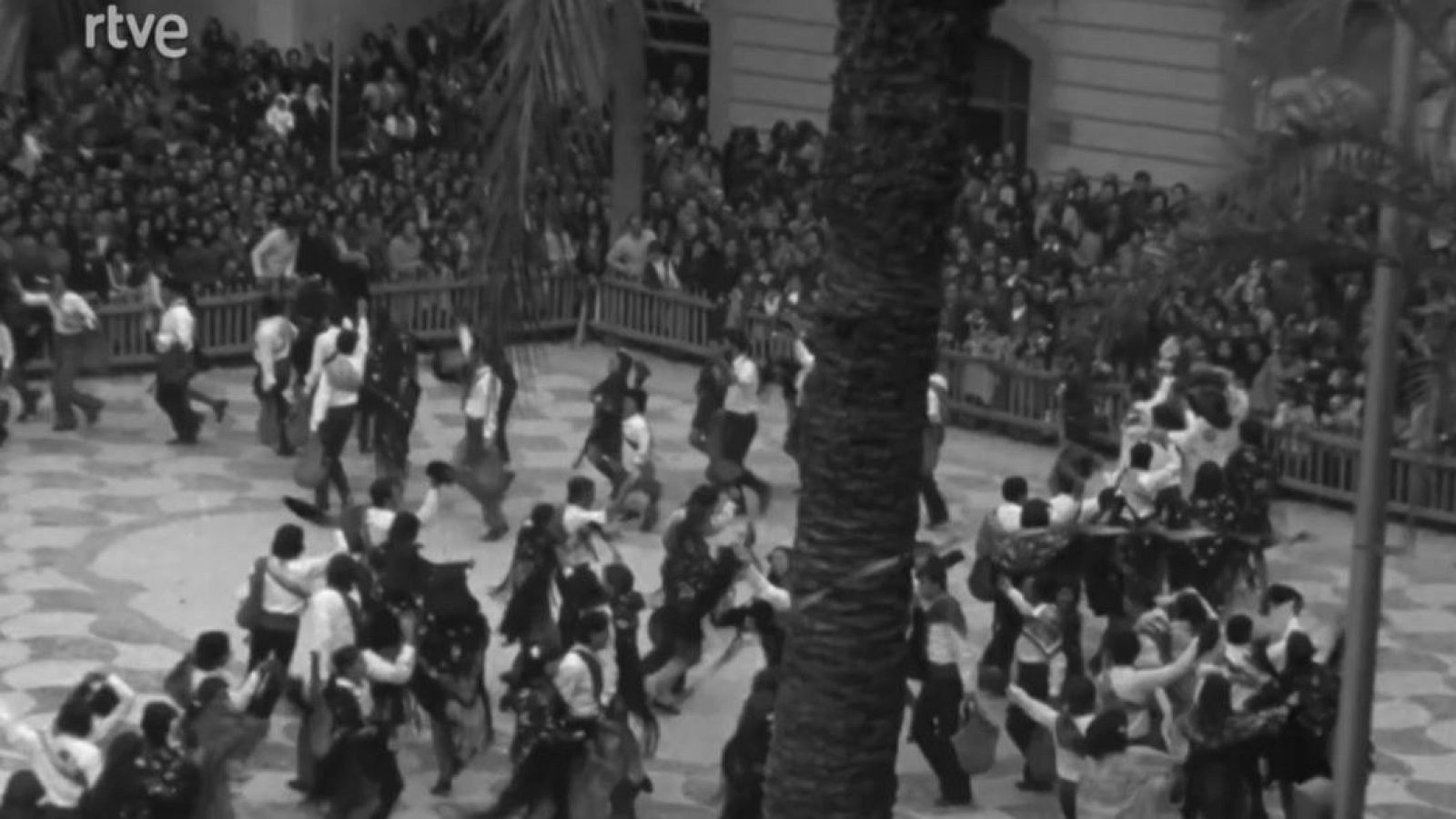 Arxiu TVE Catalunya - Informatius - Carnaval de Vilanova i la Geltrú, el 1974