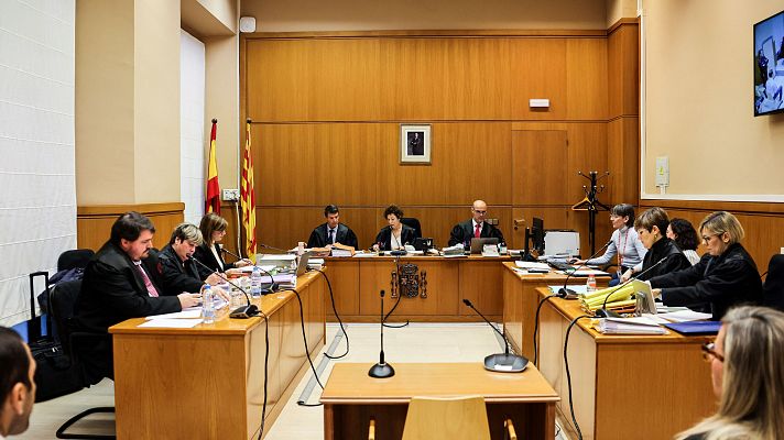 Telediario 2 - La víctima ratifica la agresión sexual de Alves ante el tribunal en una declaración a puerta cerrada