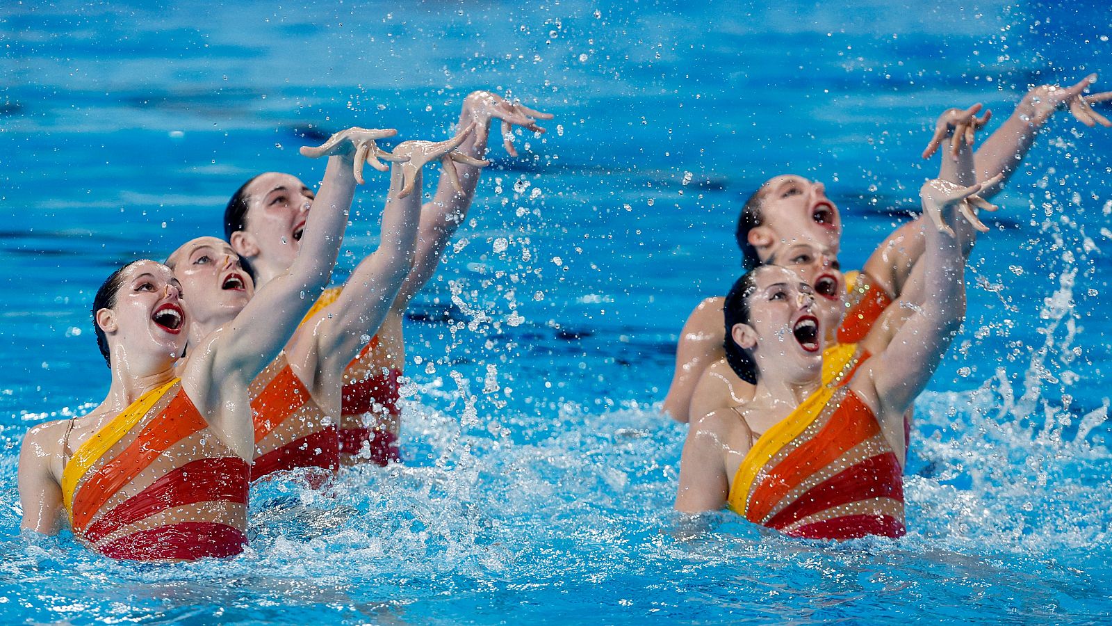 Ejercicio del equipo español de natación artística en la final técnica del Mundial de Doha