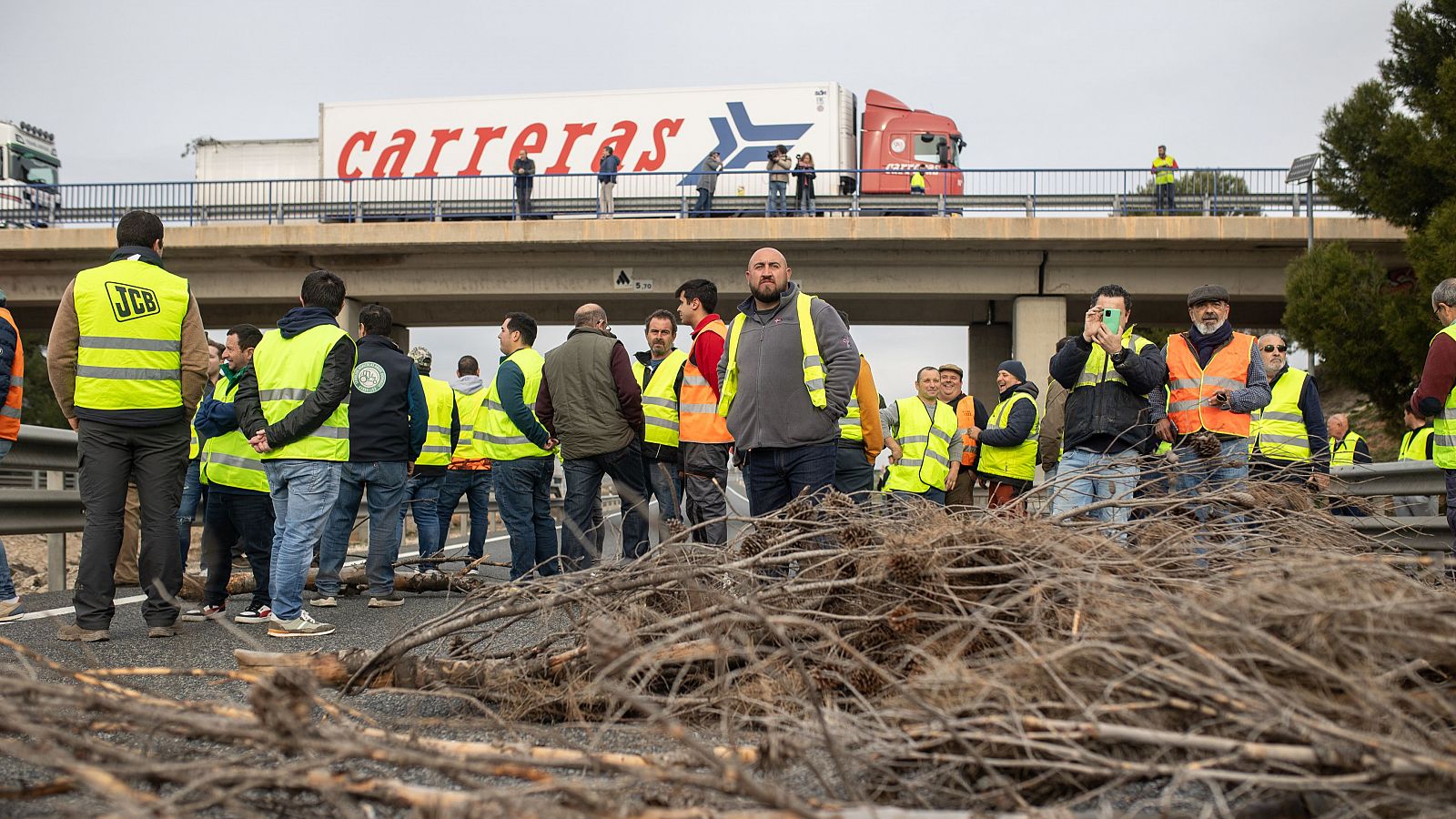 Más de 100 tractores cortan el tráfico entre Madrid y Toledo