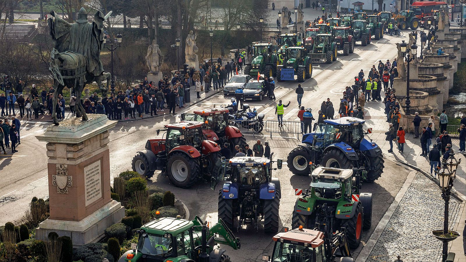 Las protestas de los agricultores provocan cortes de tráfico por todo el país