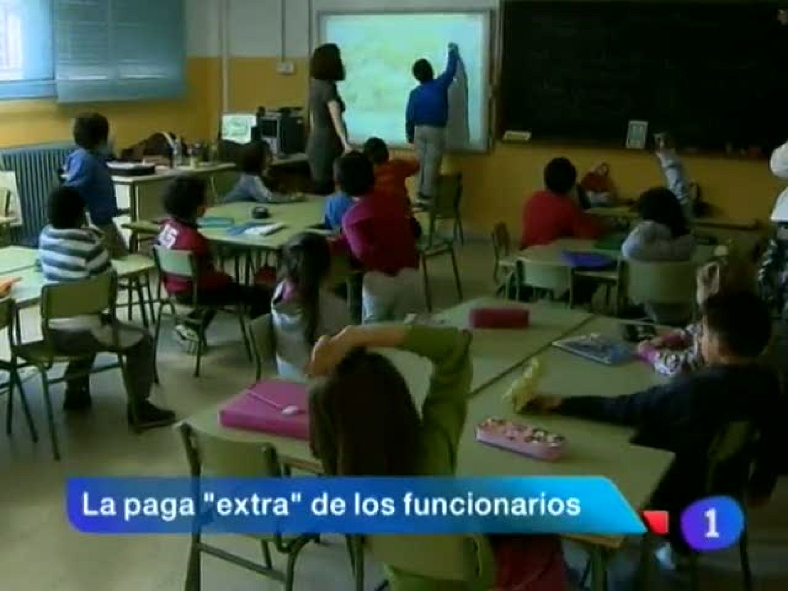  El Ministerio de Hacienda dice que adelantar la paga extra sería un fraude de ley. Según el IPC adelantado, en noviembre el indicador bajó en 6 décimas. El Banco de Alimentos inicia la gran recogida. Esta tarde, Osasuna se enfrenta al Rayo Vallecano en Pamplona. (30/11/12)