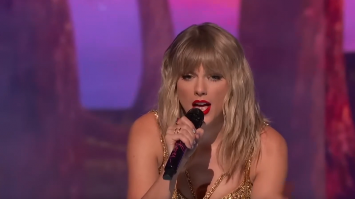 Telediario 1 - El fenómeno Taylor: la influencia de la cantante en la política y el fútbol