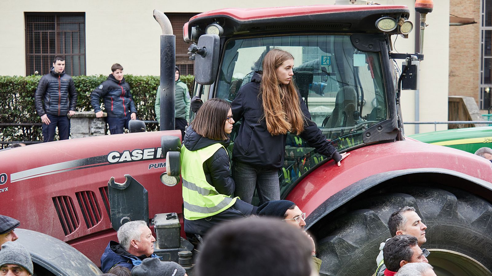 Los agricultores mantienen su pulso y siguen movilizándose con sus tractores