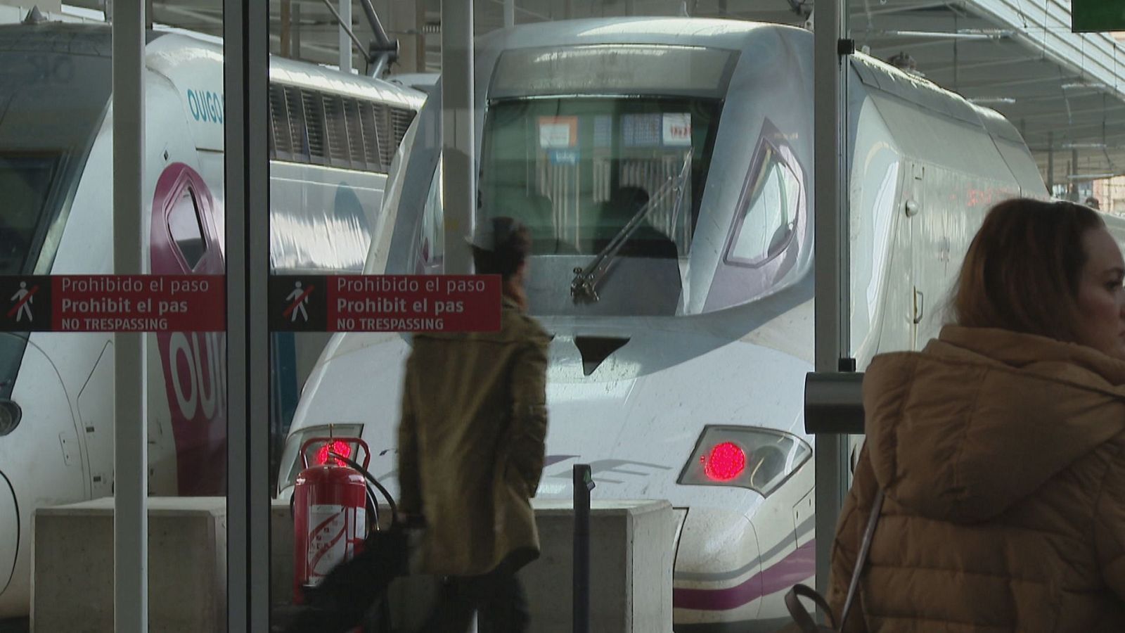 Huelga en ADIF y en Renfe para reclamar al Gobierno la jornada de 35 horas semanales - L'informatiu - Comunitat Valenciana | Ver