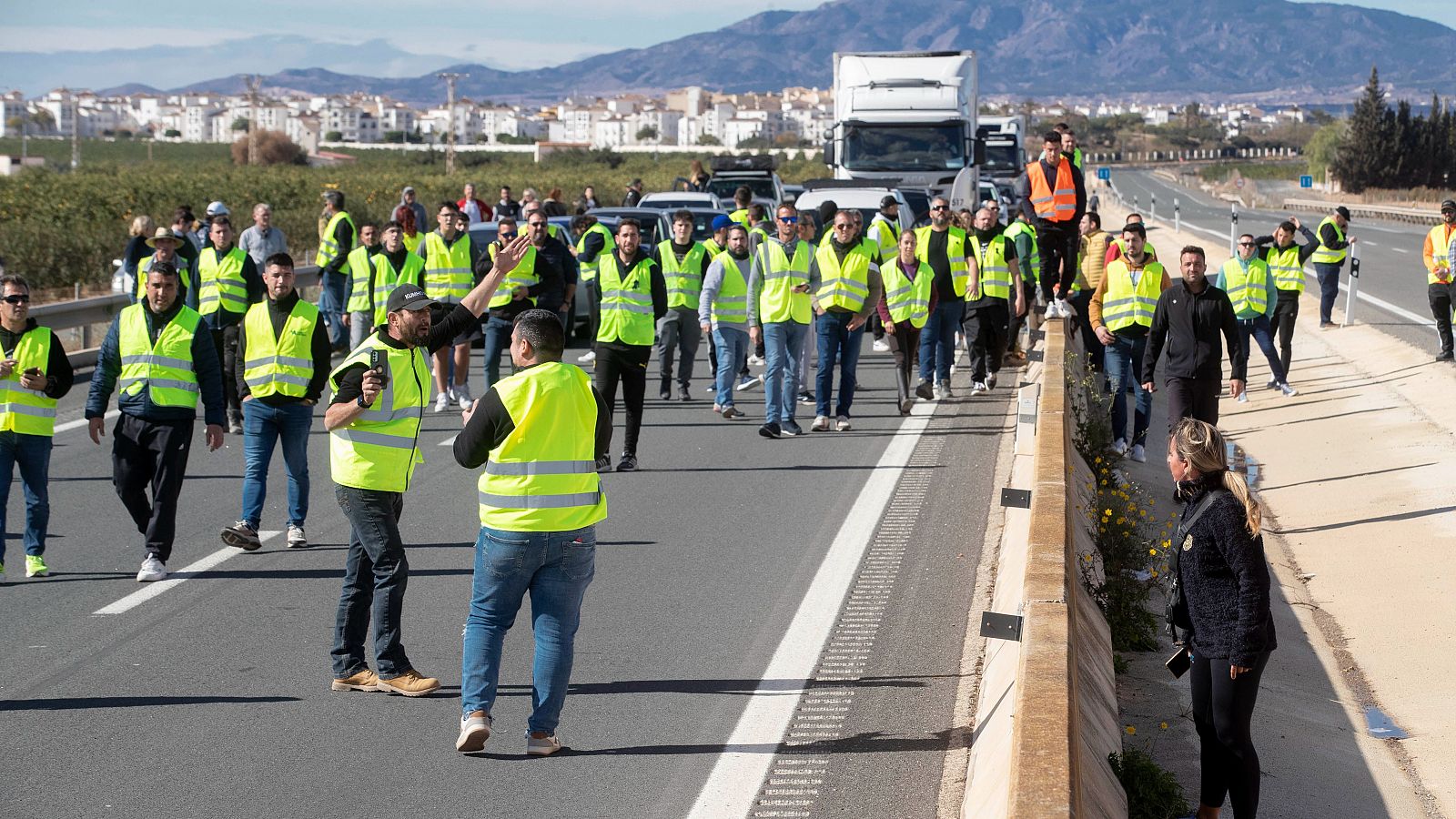 Agricultores y transportistas acuerdan un paro conjunto