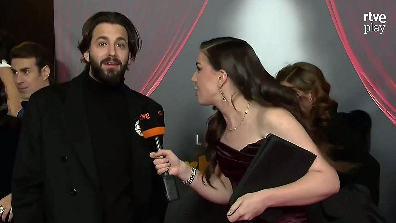 Goya 2024: Salvador Sobral corta a Ins Hernand al hablar de "Zorra" | Ver